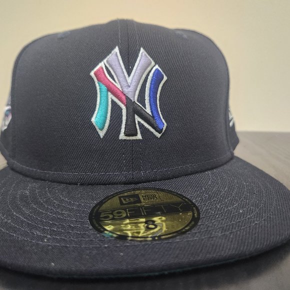 New York Yankees Polarlights New Era x 59Fifty Fitted Hat (Size 8) - NWT - Picture 3 of 9